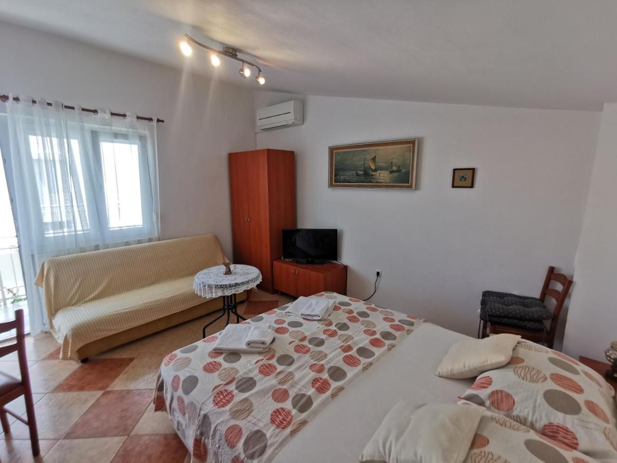 Studio Apartments Jasminka Selce Exteriör bild