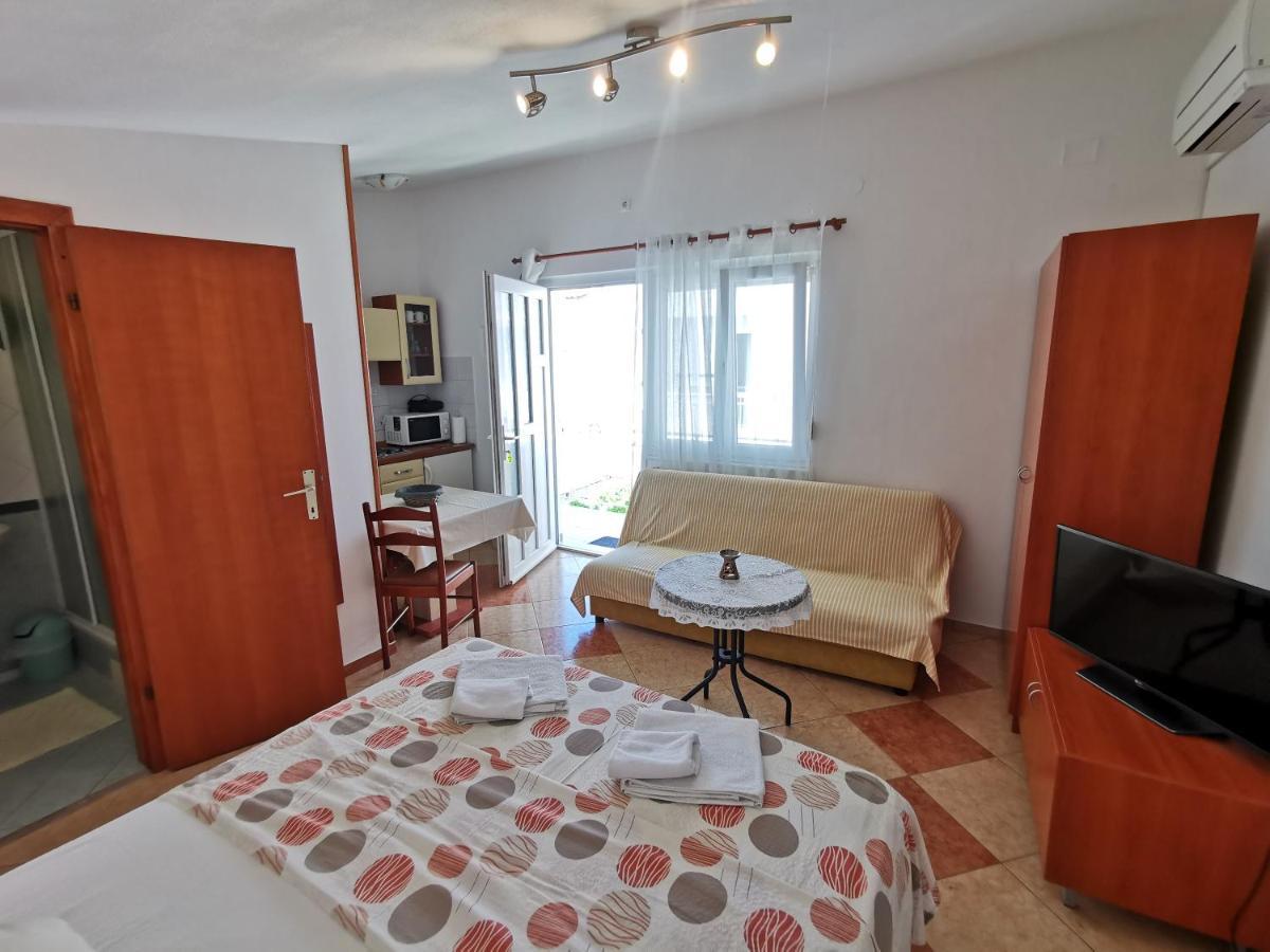 Studio Apartments Jasminka Selce Exteriör bild